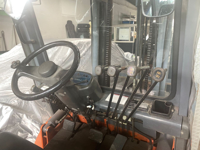 Hyundai D25 - Diesel forklift: picture 3 Hyundai D25 - Diesel forklift: picture 3