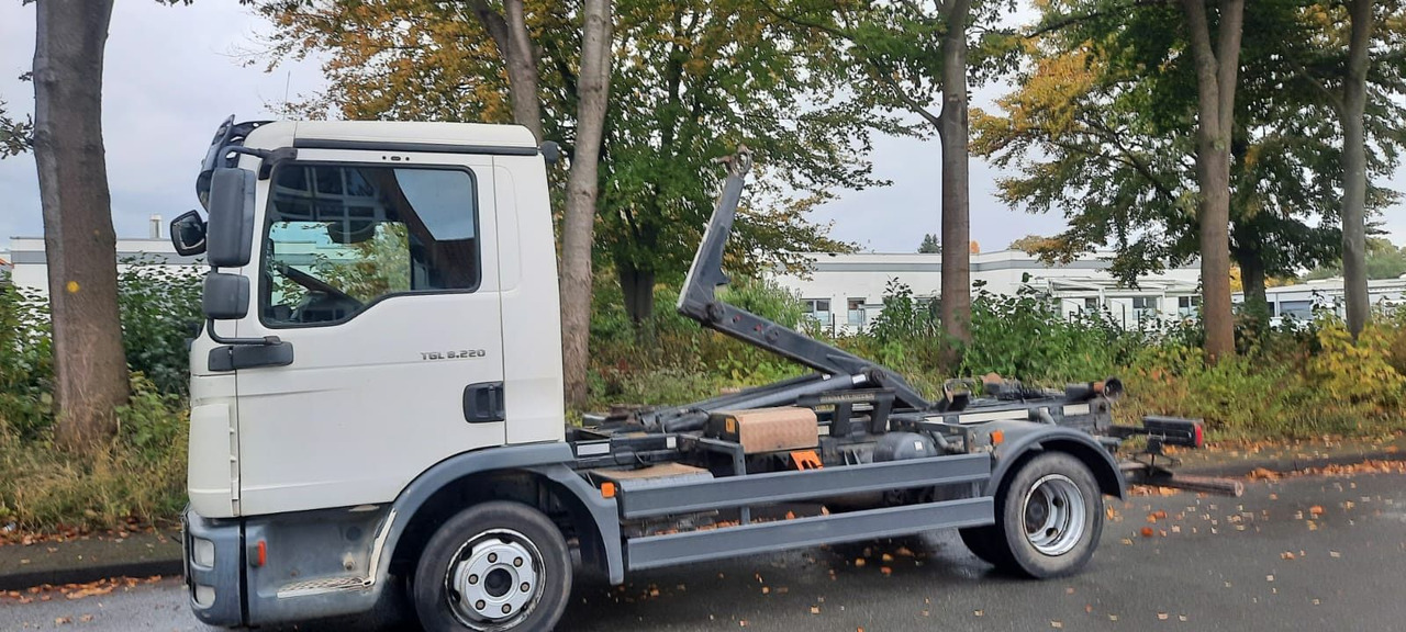 MAN TGL 8.220 Abrollkipper - Hook lift truck: picture 4 MAN TGL 8.220 Abrollkipper - Hook lift truck: picture 4