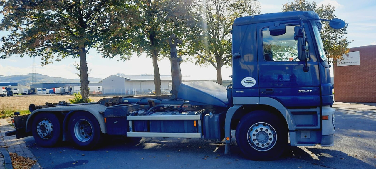 Mercedes-Benz 2641 Abrollkipper - Hook lift truck: picture 4 Mercedes-Benz 2641 Abrollkipper - Hook lift truck: picture 4