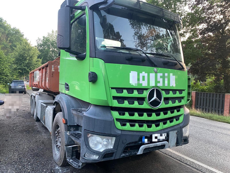 Mercedes-Benz 2643 Arocs 6X4Abroller Multilift mit Funk - Hook lift truck: picture 1 Mercedes-Benz 2643 Arocs 6X4Abroller Multilift mit Funk - Hook lift truck: picture 1