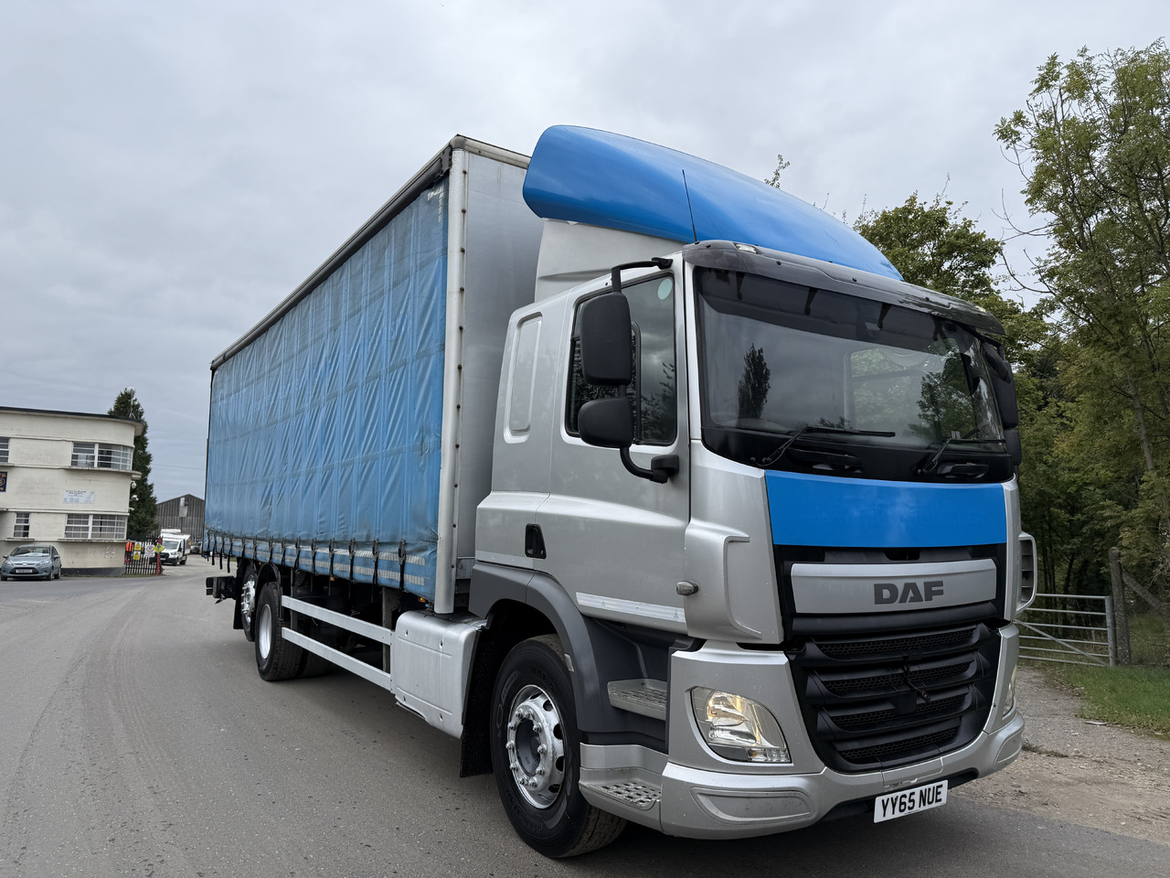 Curtainsider truck 2015 DAF CF 330 Curtainside Truck: picture 1