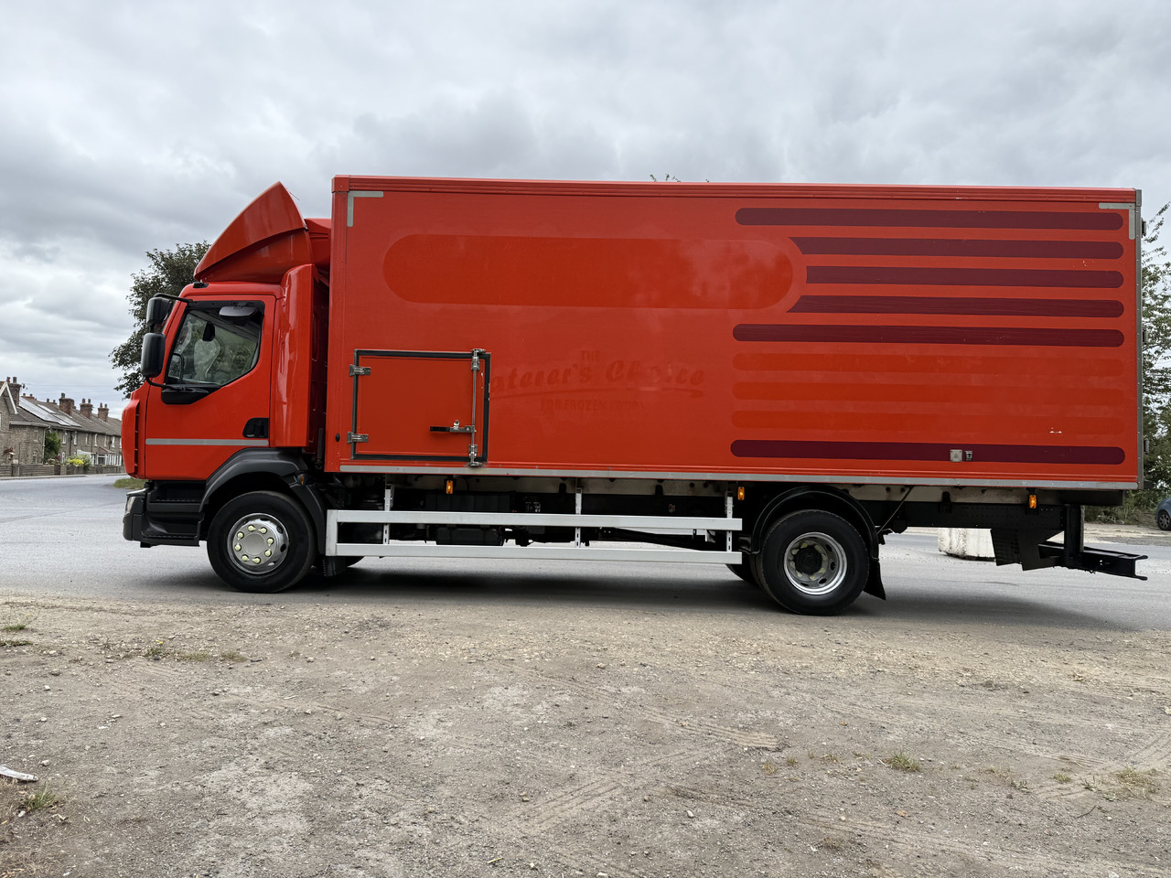 Refrigerator truck 2015 Renault D Refrigerated Truck: picture 17