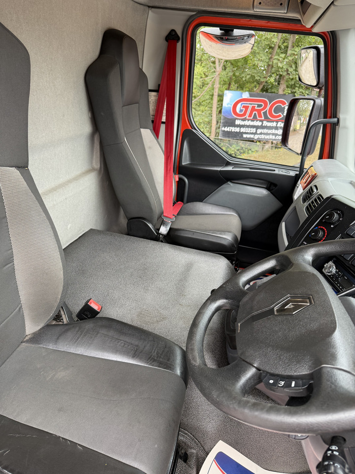 Refrigerator truck 2015 Renault D Refrigerated Truck: picture 27