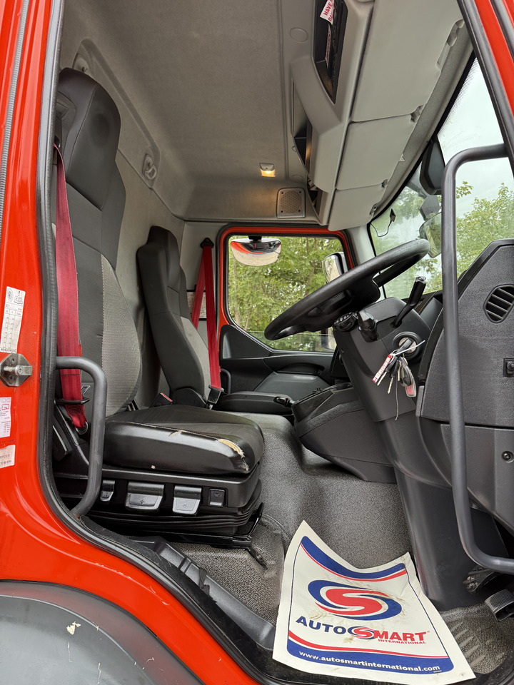 Refrigerator truck 2015 Renault D Refrigerated Truck: picture 26