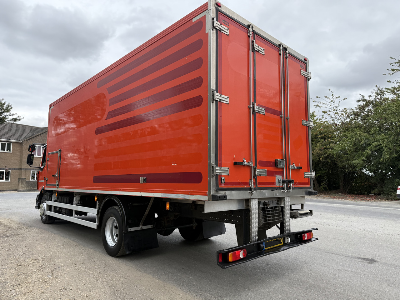 Refrigerator truck 2015 Renault D Refrigerated Truck: picture 13