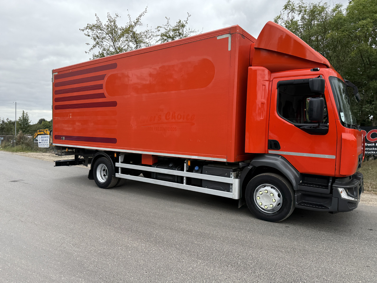 Refrigerator truck 2015 Renault D Refrigerated Truck: picture 12