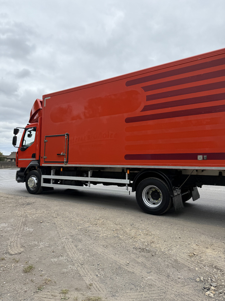 Refrigerator truck 2015 Renault D Refrigerated Truck: picture 11