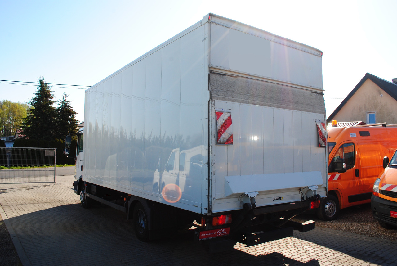 MAN TGL 8.180 - Box truck: picture 3 MAN TGL 8.180 - Box truck: picture 3
