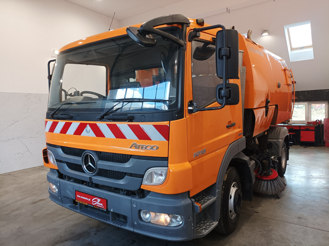 MERCEDES-BENZ Atego 1018 Zamiatarka Kehrmaschine BUCHER Szczotki L/R PM10 2 Silniki 2012r - Road sweeper: picture 2 MERCEDES-BENZ Atego 1018 Zamiatarka Kehrmaschine BUCHER Szczotki L/R PM10 2 Silniki 2012r - Road sweeper: picture 2
