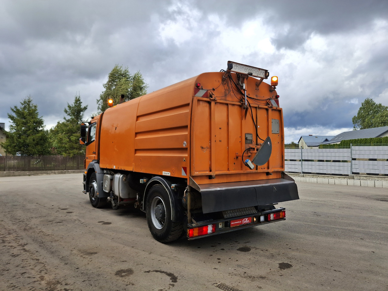 Mercedes-Benz Axor 1823 Schienenreinigungs RAIL Kehrmaschine - Road sweeper: picture 3 Mercedes-Benz Axor 1823 Schienenreinigungs RAIL Kehrmaschine - Road sweeper: picture 3