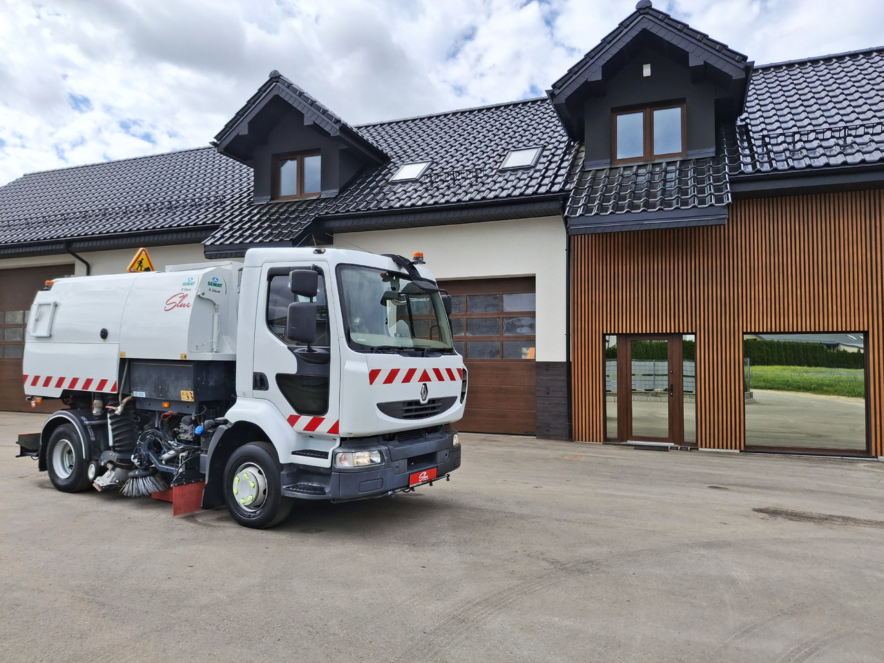 RENAULT Midlum 220 Zamiatarka Johnston VS500 Szczotki L/R Obie Strony Napęd Hydrostatyczny 2012r - Road sweeper: picture 1 RENAULT Midlum 220 Zamiatarka Johnston VS500 Szczotki L/R Obie Strony Napęd Hydrostatyczny 2012r - Road sweeper: picture 1