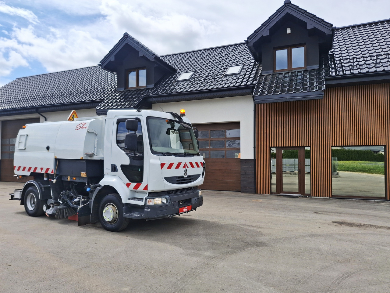 RENAULT Midlum 220 Zamiatarka Kehrmaschine Johnston L/R 2 Motoren 2 Silniki - Road sweeper: picture 1 RENAULT Midlum 220 Zamiatarka Kehrmaschine Johnston L/R 2 Motoren 2 Silniki - Road sweeper: picture 1