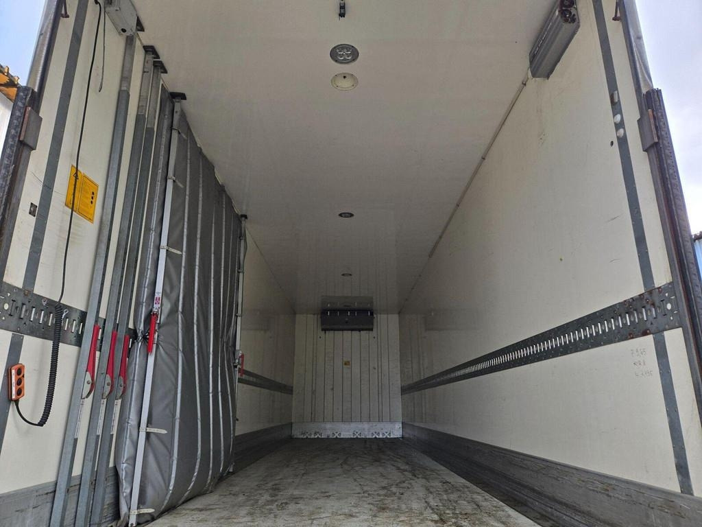 Volvo FH460 6X2 CARRIER 1050 - Refrigerator truck: picture 4 Volvo FH460 6X2 CARRIER 1050 - Refrigerator truck: picture 4