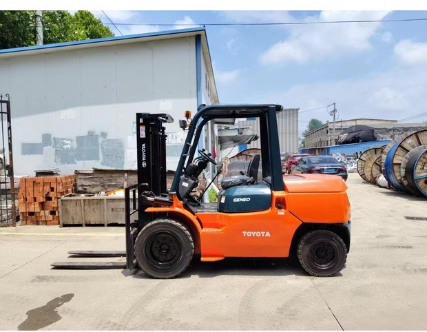 2020 Toyota FD50 - Forklift: picture 2 2020 Toyota FD50 - Forklift: picture 2