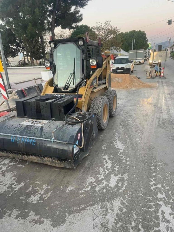 CAT 216  - Skid steer loader: picture 2 CAT 216  - Skid steer loader: picture 2
