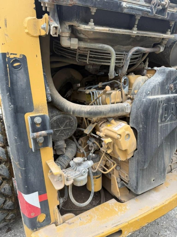 CAT 216  - Skid steer loader: picture 3 CAT 216  - Skid steer loader: picture 3