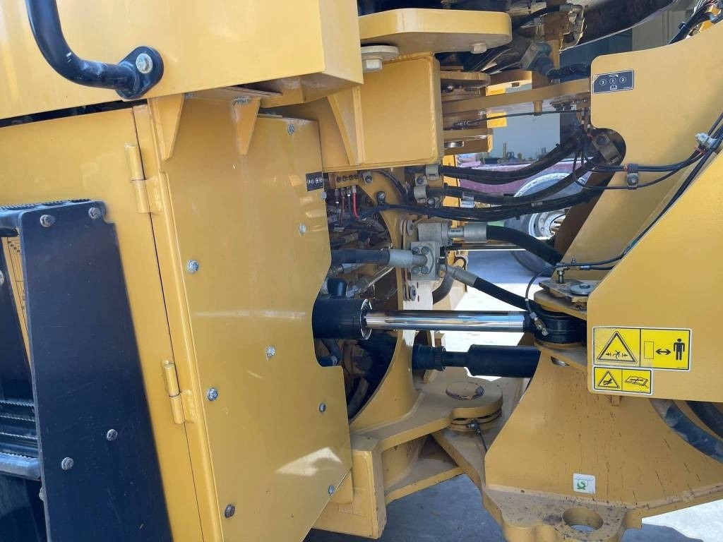 Wheel loader CAT 972M: picture 18