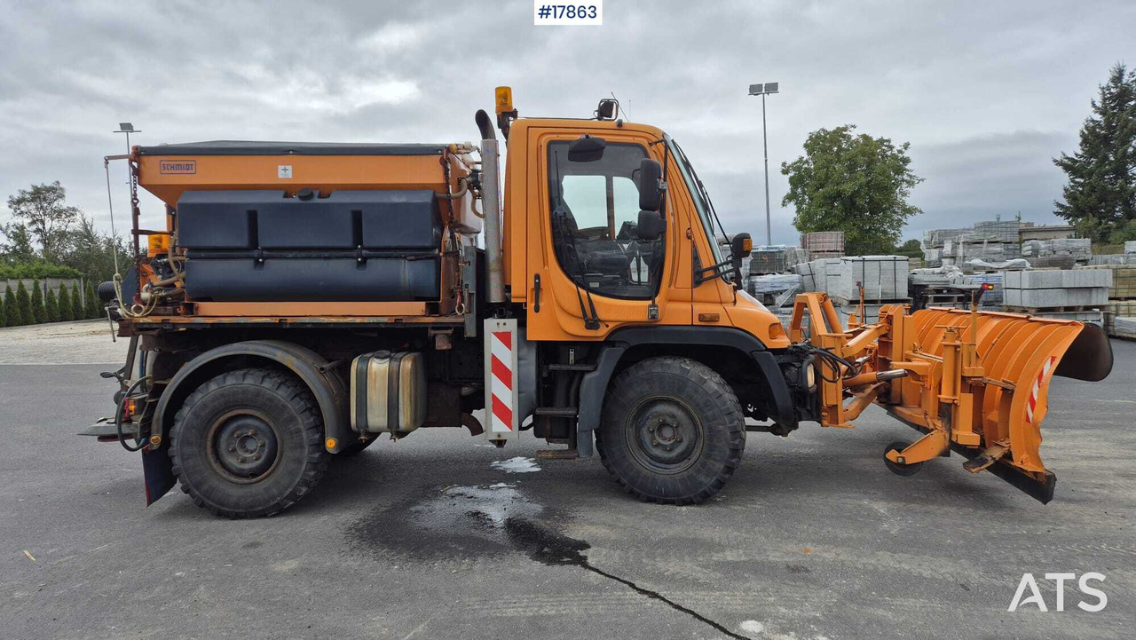 Płógopiaskarka Mercedes-Benz UNIMOG U300 (2001) - Snow removal vehicle: picture 4 Płógopiaskarka Mercedes-Benz UNIMOG U300 (2001) - Snow removal vehicle: picture 4