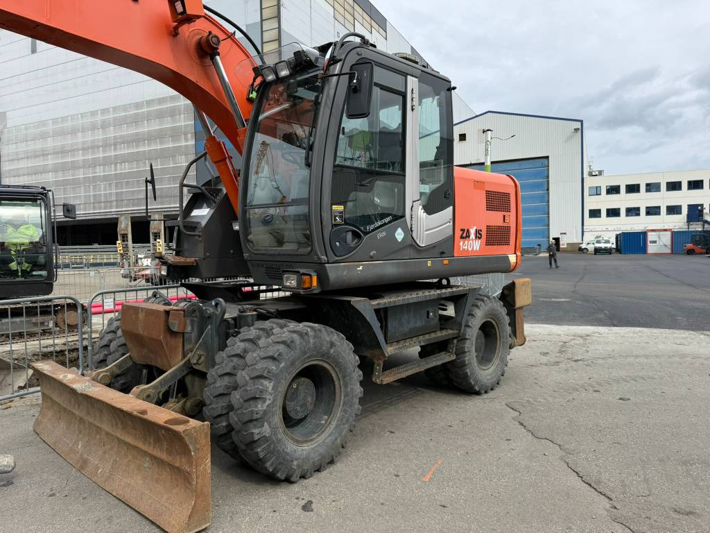 Hitachi ZX 140 W-3 - Wheel excavator: picture 3 Hitachi ZX 140 W-3 - Wheel excavator: picture 3