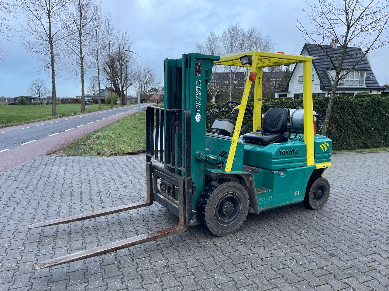 Toyota 42 5fgf25 2.5 Toyota heftruck LPG Triplo - Forklift: picture 1 Toyota 42 5fgf25 2.5 Toyota heftruck LPG Triplo - Forklift: picture 1
