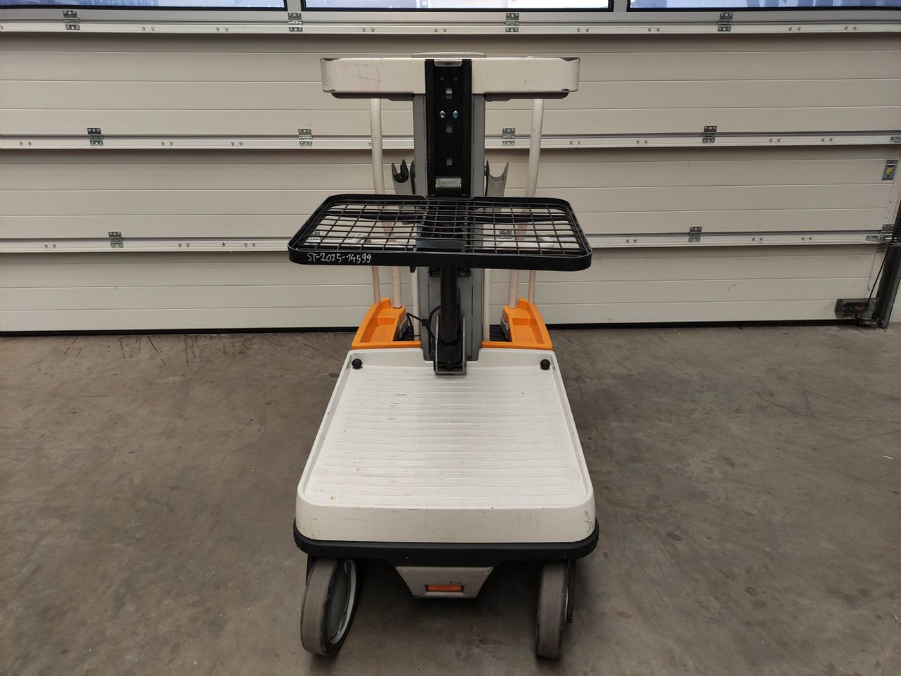 Crown WAV50-118 - Order picker: picture 3 Crown WAV50-118 - Order picker: picture 3