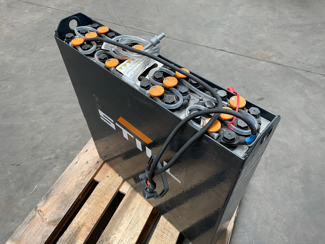 Exide 24 Volt I 2EPzB 200 - Battery for Material handling equipment: picture 1 Exide 24 Volt I 2EPzB 200 - Battery for Material handling equipment: picture 1