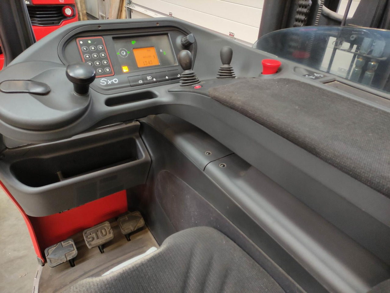 Linde R12B-01-1120 - Reach truck: picture 5 Linde R12B-01-1120 - Reach truck: picture 5