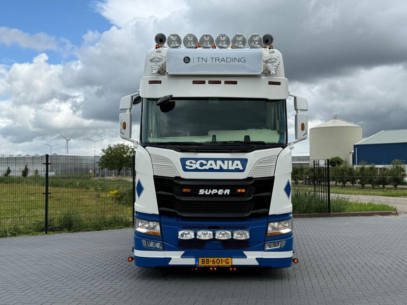 Scania R450 SHOW TRUCK, INTERIOR, STEERING, RETARDER, 570.000 KM. - Tractor unit: picture 2 Scania R450 SHOW TRUCK, INTERIOR, STEERING, RETARDER, 570.000 KM. - Tractor unit: picture 2