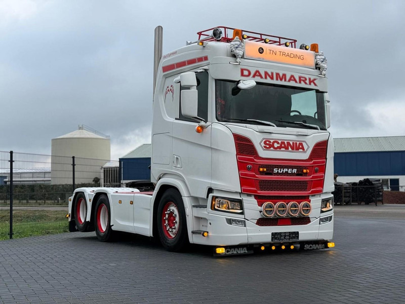 Scania R500 NGS SHOWTRUCK, 2.95WB, HYDRAULIEK, VOLLUCHT, OLD SCHOOL. - Tractor unit: picture 1 Scania R500 NGS SHOWTRUCK, 2.95WB, HYDRAULIEK, VOLLUCHT, OLD SCHOOL. - Tractor unit: picture 1