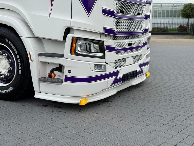 Scania S580 V8 NGS VOLLUCHT, SHOW, LEATHER, RETARDER, LOW MILEAGE, WB 315. - Tractor unit: picture 5 Scania S580 V8 NGS VOLLUCHT, SHOW, LEATHER, RETARDER, LOW MILEAGE, WB 315. - Tractor unit: picture 5