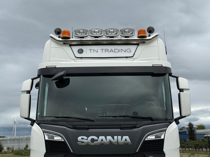 Scania S590 V8 NGS FULL AIR, PARK COOL, RETARDER, 2 TANKS. - Tractor unit: picture 4 Scania S590 V8 NGS FULL AIR, PARK COOL, RETARDER, 2 TANKS. - Tractor unit: picture 4