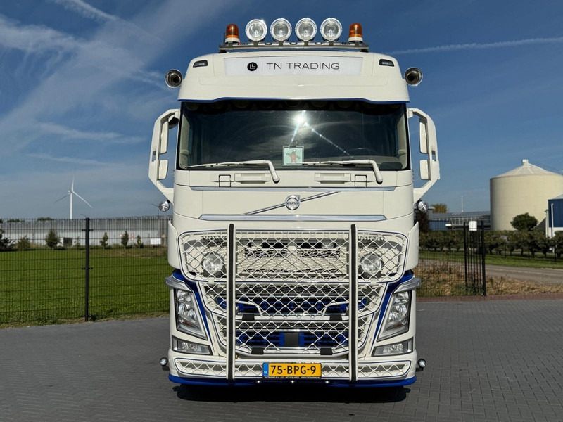 Volvo FH 13.460 SHOWSTAAT, HYDRAULIEK, COMPRESSOR, ADR, I-PARK COOL, INTERIEUR. - Tractor unit: picture 5 Volvo FH 13.460 SHOWSTAAT, HYDRAULIEK, COMPRESSOR, ADR, I-PARK COOL, INTERIEUR. - Tractor unit: picture 5