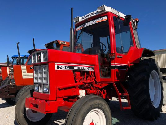 International 745 XL Tracteur à 15 000 € - Farm tractor: picture 2 International 745 XL Tracteur à 15 000 € - Farm tractor: picture 2