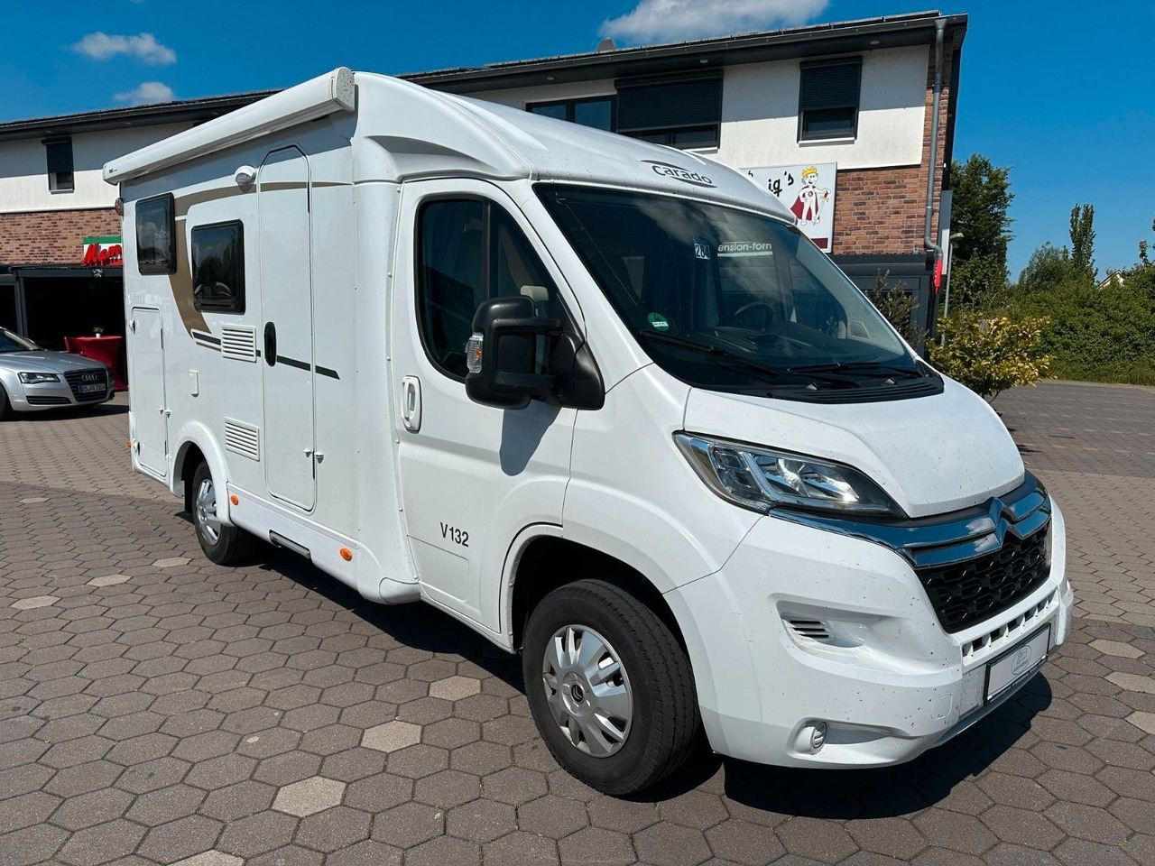 Carado V 132/Festbett/Garage/Klima/Markise/Finanzierung - Semi-integrated motorhome: picture 1 Carado V 132/Festbett/Garage/Klima/Markise/Finanzierung - Semi-integrated motorhome: picture 1