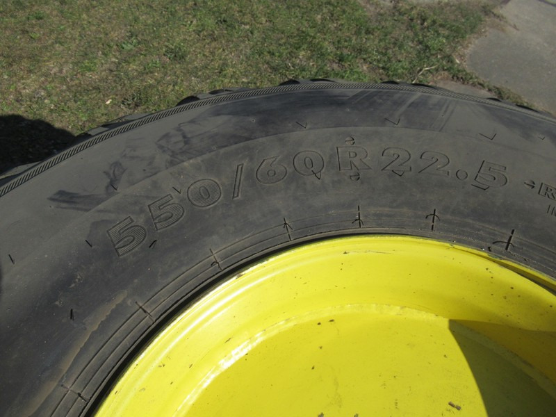 John Deere 5515V NOKIAN 550/60R22.5 + Voor Banden + Velg - Wheel and tire package for Compact tractor: picture 5 John Deere 5515V NOKIAN 550/60R22.5 + Voor Banden + Velg - Wheel and tire package for Compact tractor: picture 5