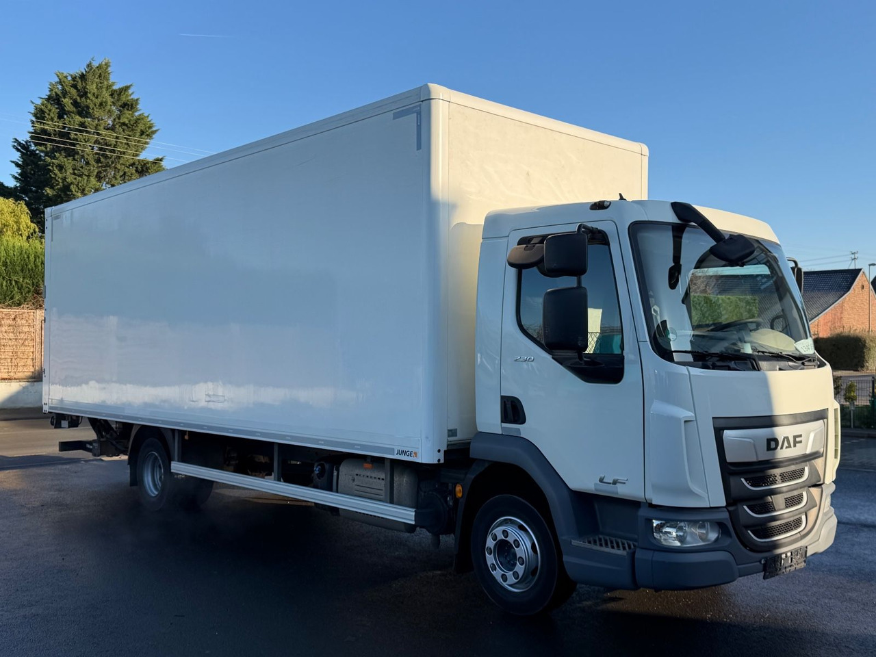 DAF LF 12.230 FA Koffer, Lbw, Ahk., 7.3m, E6, TOP - Box truck: picture 3 DAF LF 12.230 FA Koffer, Lbw, Ahk., 7.3m, E6, TOP - Box truck: picture 3