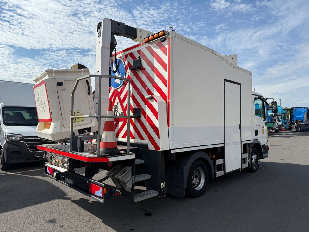 MAN TGL 12.180 Versalift/15m/orig.km/Top - Truck mounted aerial platform: picture 4 MAN TGL 12.180 Versalift/15m/orig.km/Top - Truck mounted aerial platform: picture 4