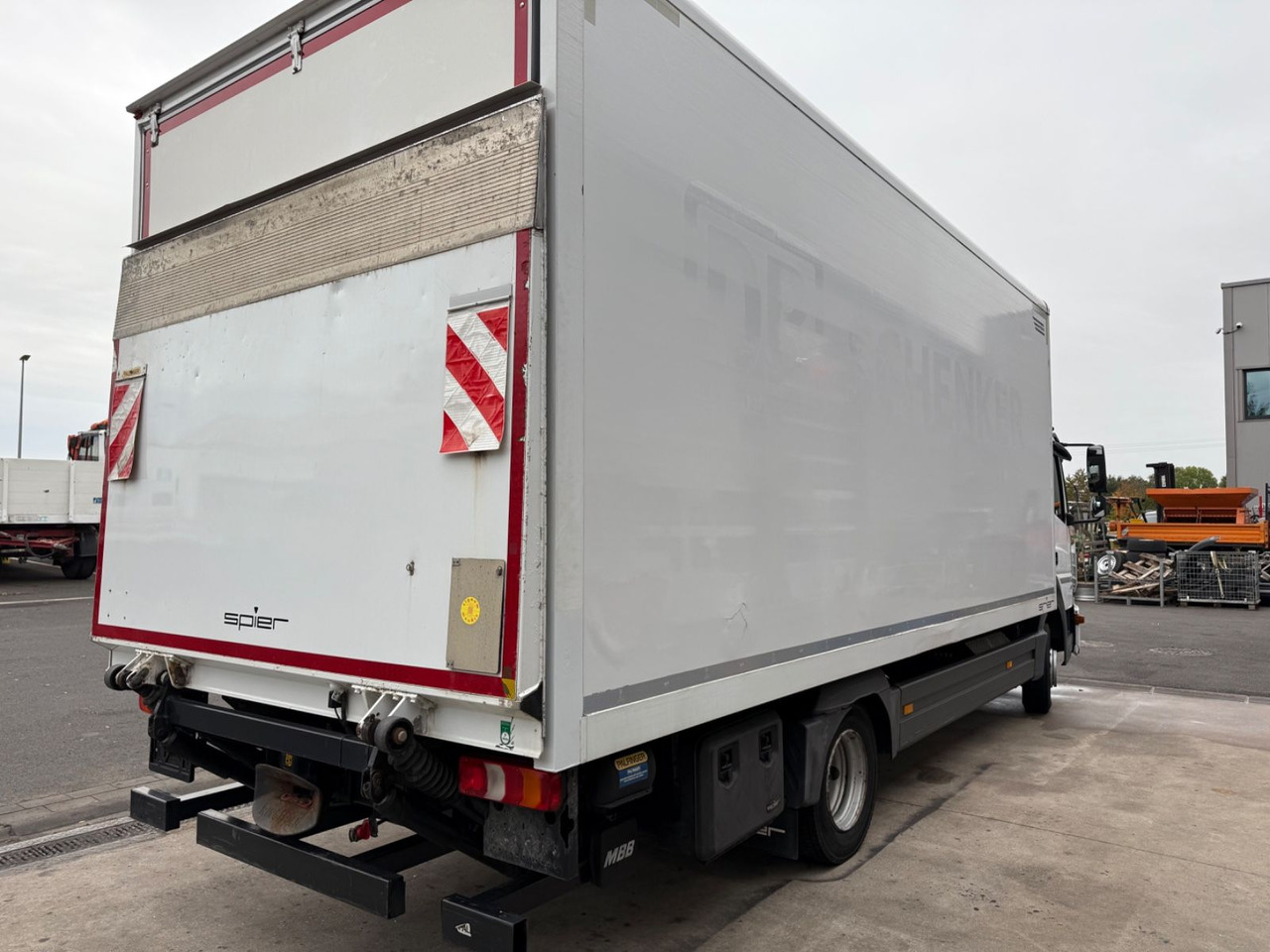 Mercedes-Benz Atego 3 4x2 821 4x2 LBW / Ahk. / Palfinger / 6m - Box van: picture 4 Mercedes-Benz Atego 3 4x2 821 4x2 LBW / Ahk. / Palfinger / 6m - Box van: picture 4
