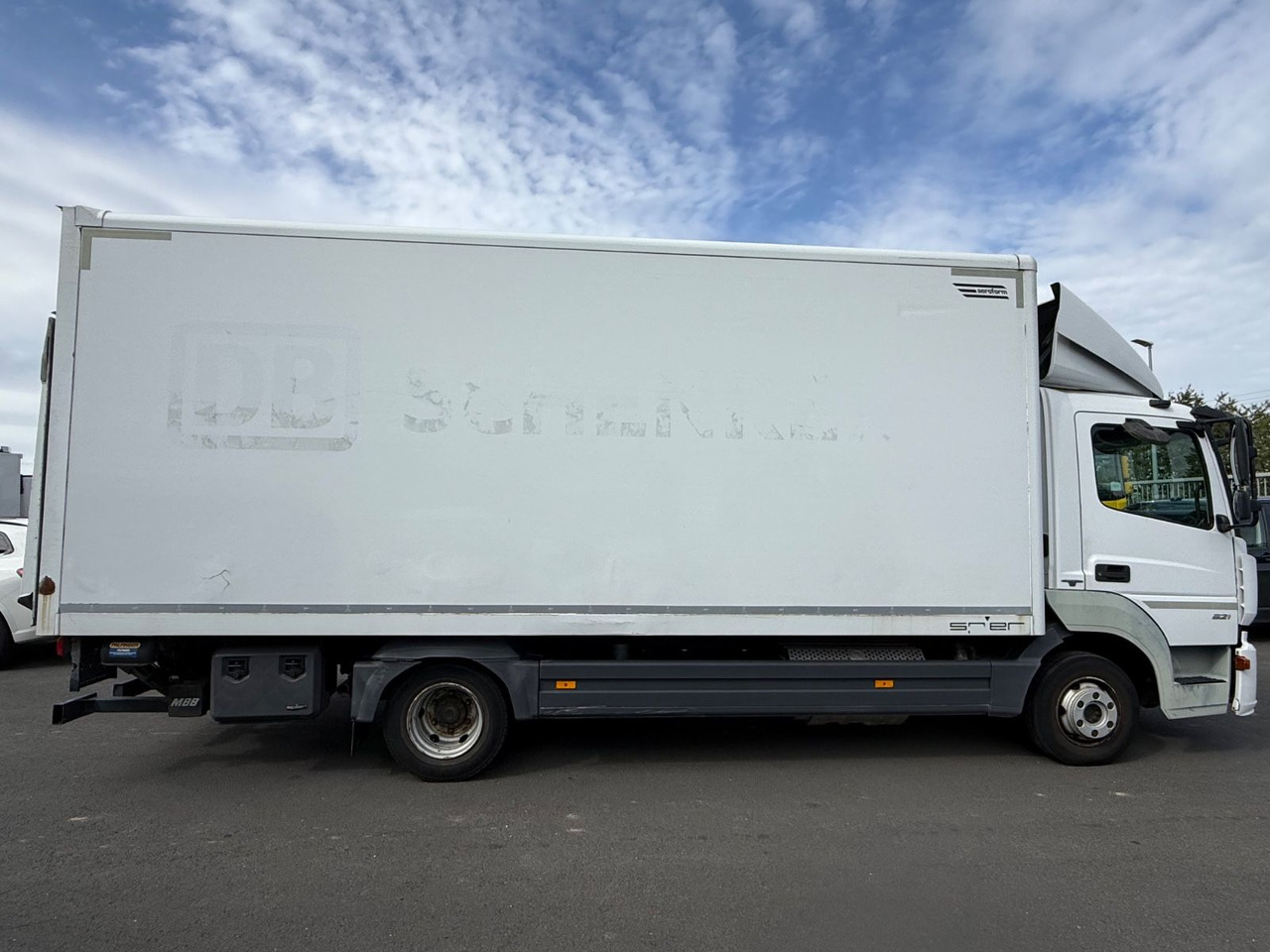 Mercedes-Benz Atego 3 4x2 821 4x2 LBW / Ahk. / Palfinger / 6m - Box truck: picture 4 Mercedes-Benz Atego 3 4x2 821 4x2 LBW / Ahk. / Palfinger / 6m - Box truck: picture 4