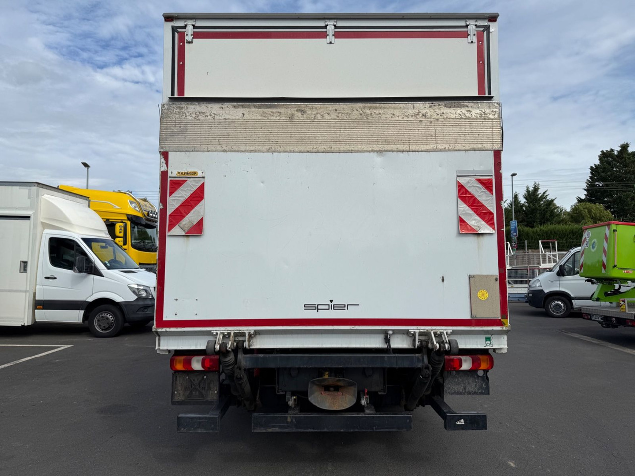 Mercedes-Benz Atego 3 4x2 821 4x2 LBW / Ahk. / Palfinger / 6m - Box van: picture 5 Mercedes-Benz Atego 3 4x2 821 4x2 LBW / Ahk. / Palfinger / 6m - Box van: picture 5