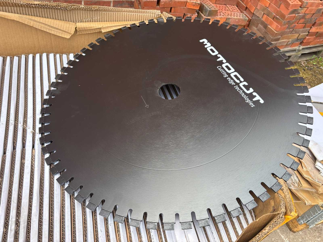 Diamond blade 700mmx60mm - Concrete equipment: picture 1 Diamond blade 700mmx60mm - Concrete equipment: picture 1