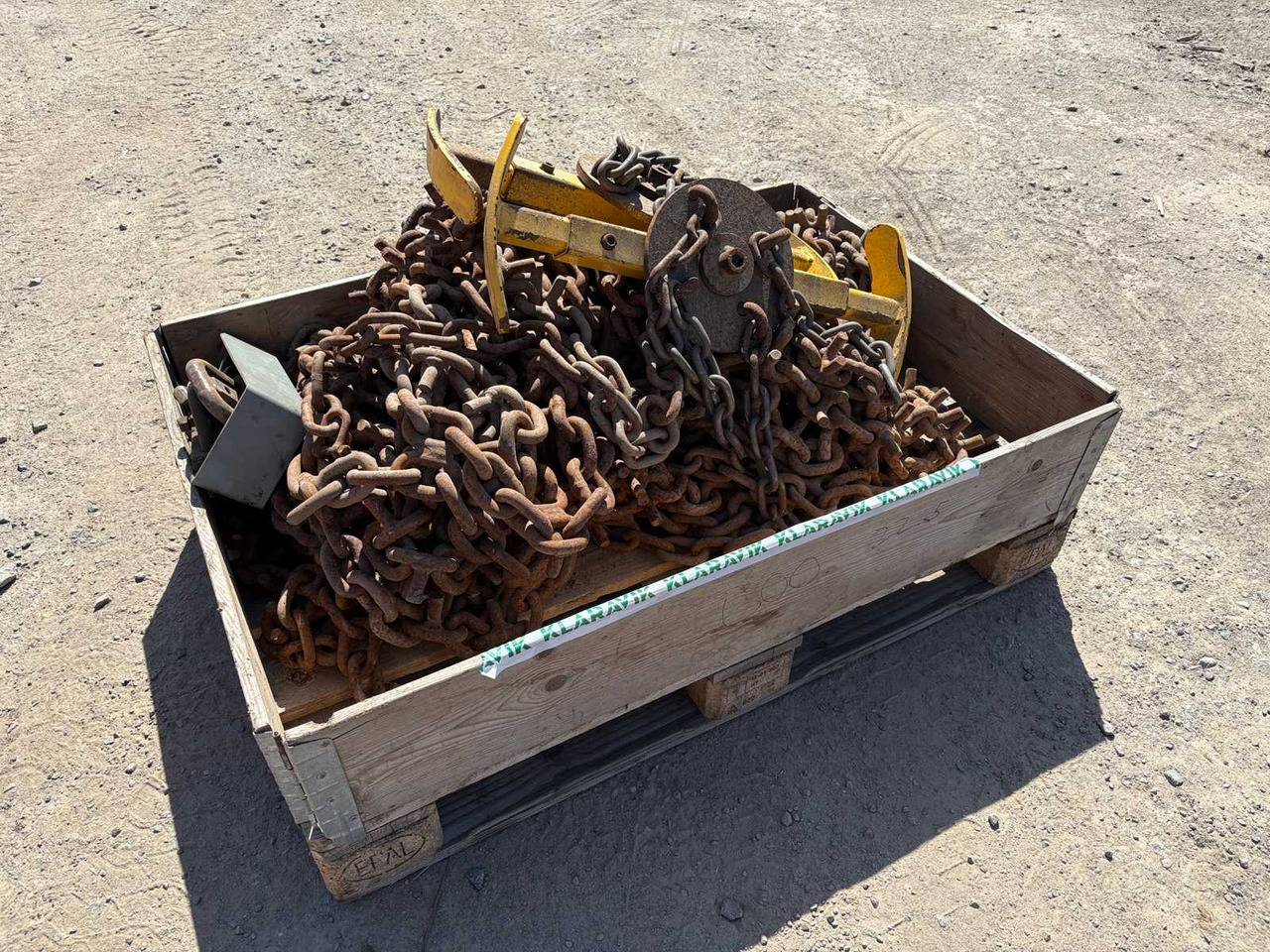 Forest machine bogie chain 2pcs and centering bars - Undercarriage parts: picture 1 Forest machine bogie chain 2pcs and centering bars - Undercarriage parts: picture 1