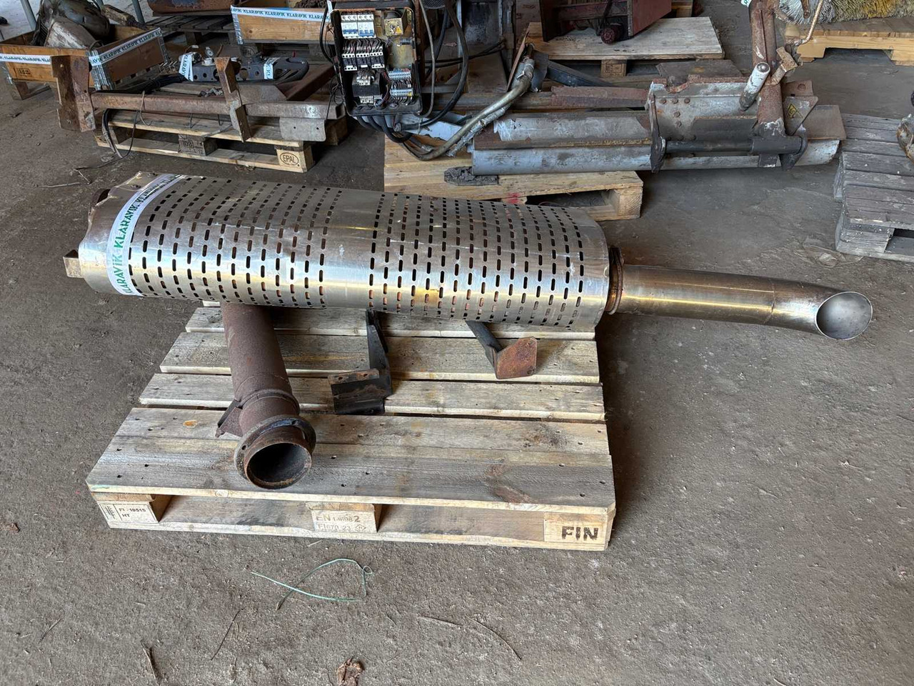 Sisu E model muffler and pipe - Muffler for Truck: picture 2 Sisu E model muffler and pipe - Muffler for Truck: picture 2