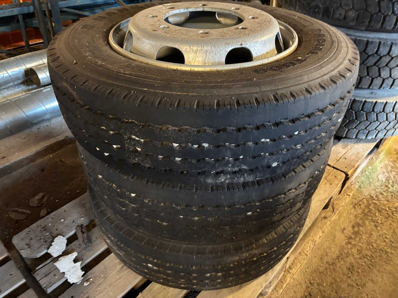 Truck Tire Hankook 6pcs - Tire for Truck: picture 4 Truck Tire Hankook 6pcs - Tire for Truck: picture 4