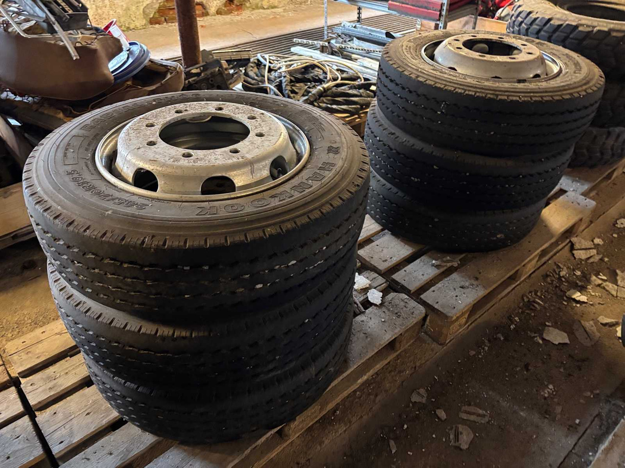 Truck Tire Hankook 6pcs - Tire for Truck: picture 1 Truck Tire Hankook 6pcs - Tire for Truck: picture 1