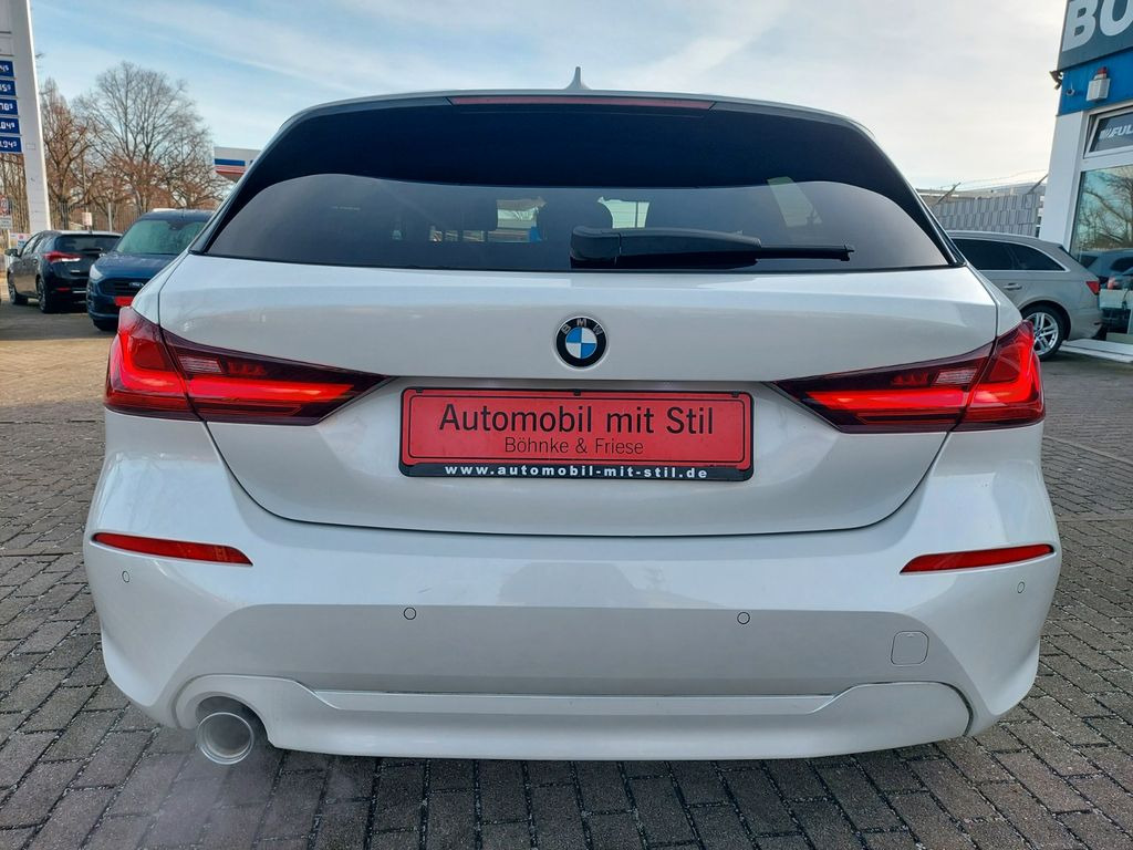 BMW 116 Baureihe 1 Lim. 116 i Aut.Advantage Navi LED - Sedan: picture 5 BMW 116 Baureihe 1 Lim. 116 i Aut.Advantage Navi LED - Sedan: picture 5