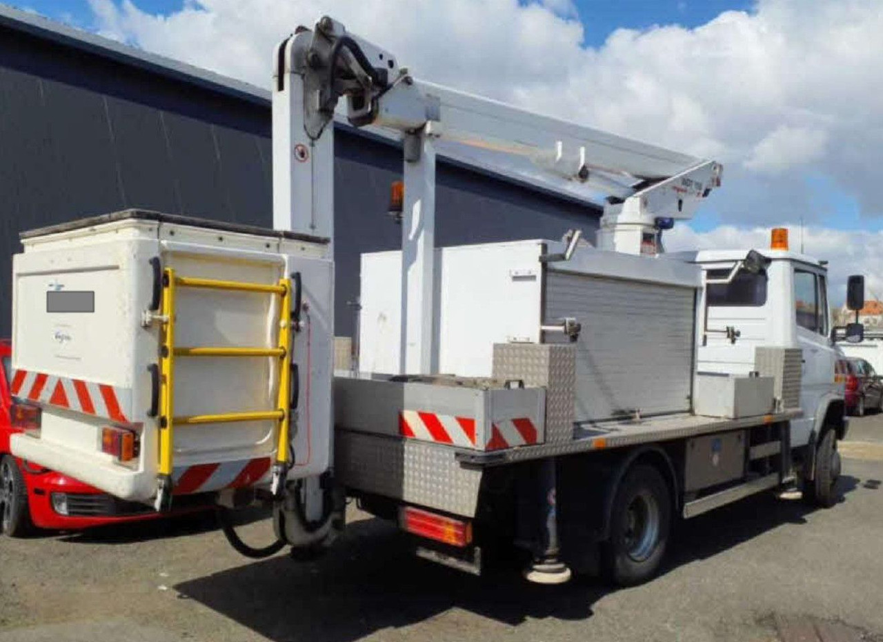 Mercedes-Benz VARIO 814D HUBARBEITS WUMAG 155T 4X4 ALLRAD - Truck mounted aerial platform: picture 3 Mercedes-Benz VARIO 814D HUBARBEITS WUMAG 155T 4X4 ALLRAD - Truck mounted aerial platform: picture 3