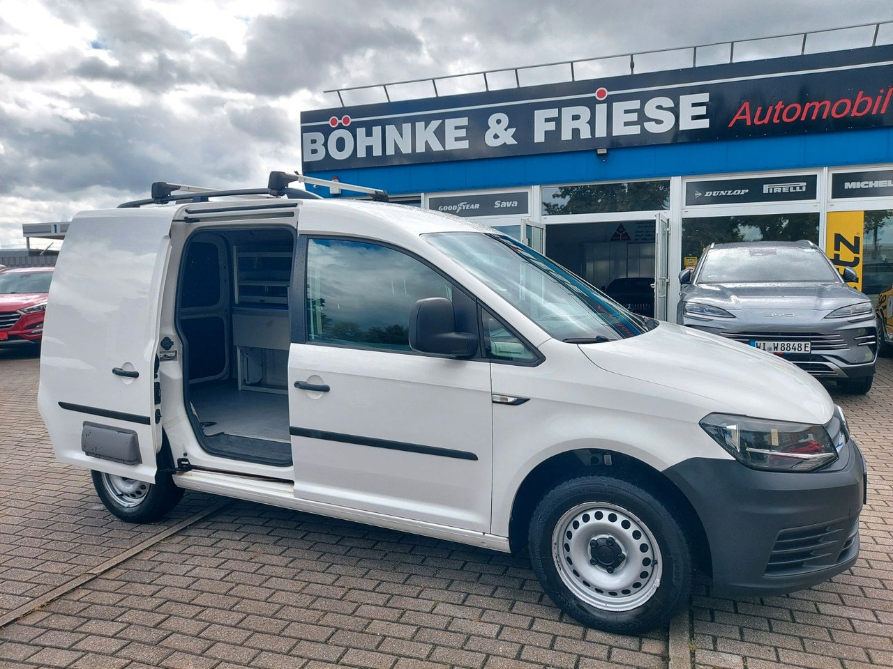 Volkswagen Caddy Kasten Klima Sortimo Regal AHK - Passenger van: picture 1 Volkswagen Caddy Kasten Klima Sortimo Regal AHK - Passenger van: picture 1