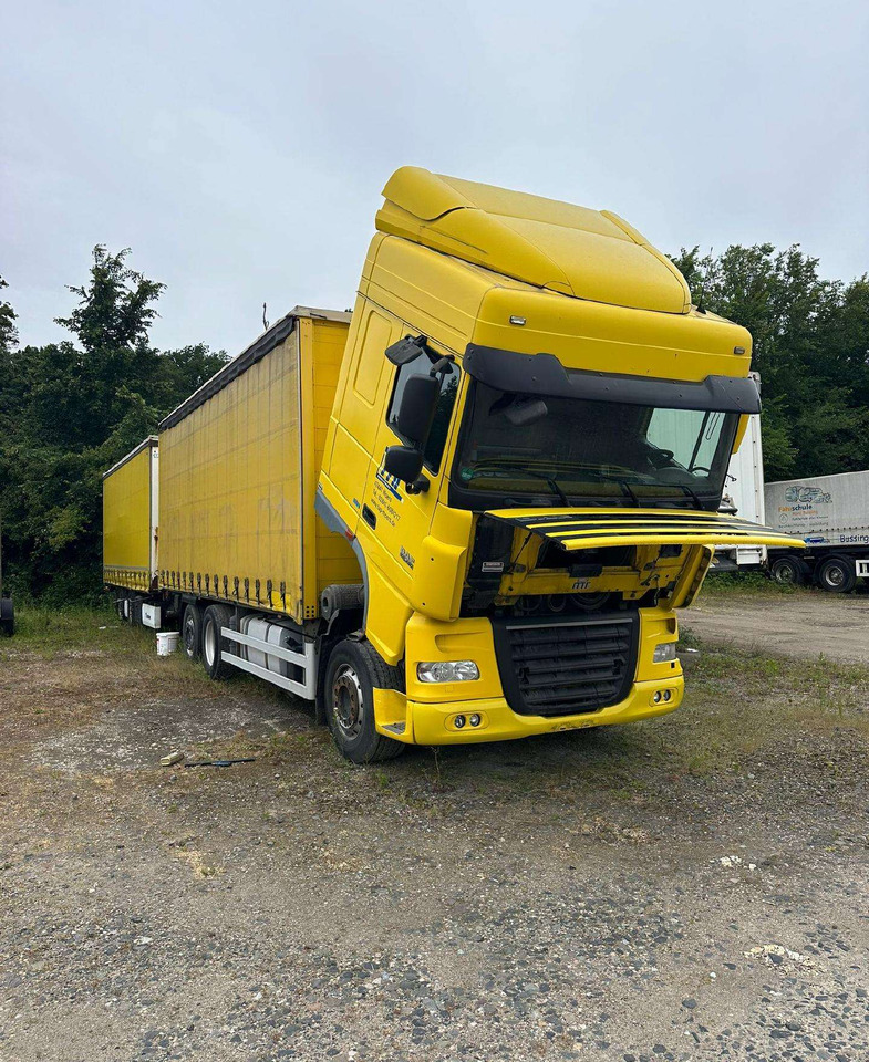 DAF XF 105 - Curtainsider truck: picture 3 DAF XF 105 - Curtainsider truck: picture 3