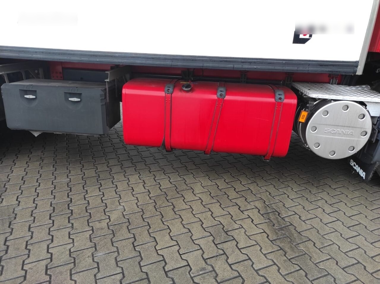 Refrigerator truck Scania P 320: picture 12